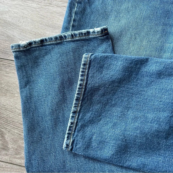 Banana Republic High Rise Straight Distressed  Jean Zion
Wash Denim - Picture 7 of 16